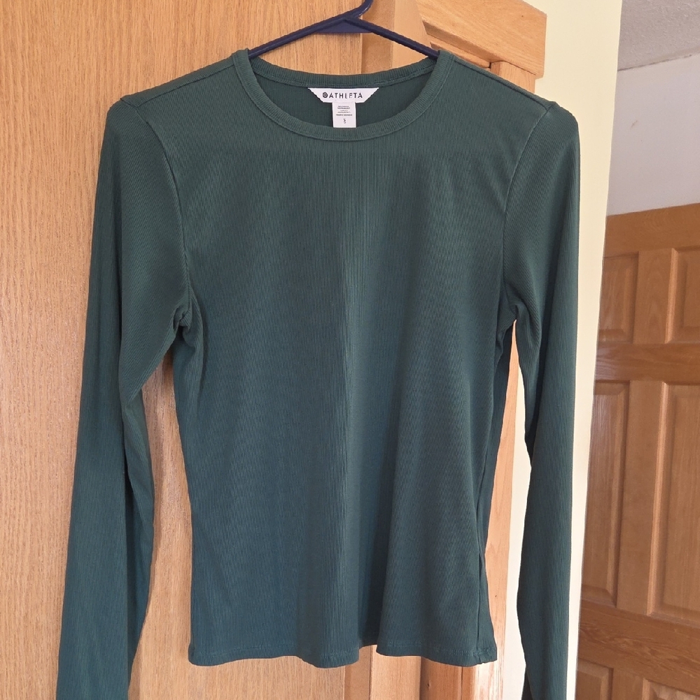 Athleta Sage Green Long Sleeve Stretchy Ribbed Tee